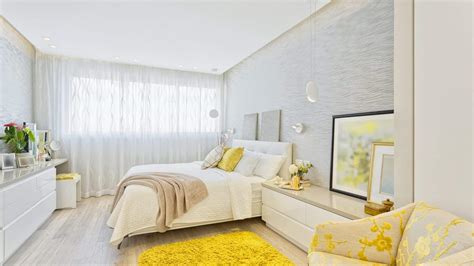 These feng shui bedroom color tips for couples will help you sleep well while supporting good communication with you and your partner for a strong and intimate relationship. The Absolute Best Feng Shui Colors for Bedrooms - Terry Cralle