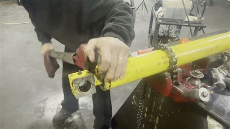 Rebuilding A Bucket Tilt Cylinder On A New Holland Lb75b Youtube