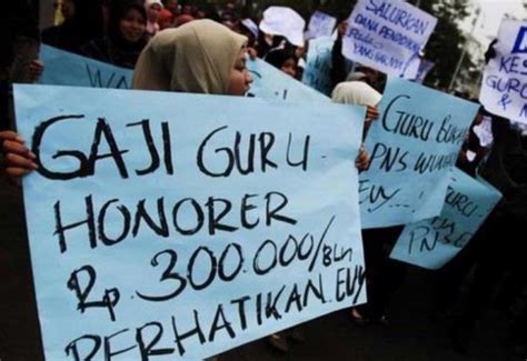 Memahami Sumber Penghasilan Guru Honorer di Indonesia