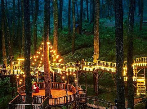 Banyaknya pilihan destinasi wisata bandung dipastikan tidak akan membuat bosan ketika kita berada di kota ini. 10 Tempat Wisata Terkenal Di Bandung - IDN Travel