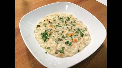 El risotto es una manera de cocinar arroz de forma cremosa, se elabora con un arroz italiano de como ya hemos visto, el risotto admite muchas variantes, ya es de cada uno que lo elabore como. Como hacer: Risotto de verduras - YouTube