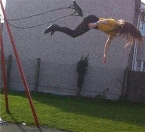 33 Of The Most Perfectly Timed Photos Ever Taken