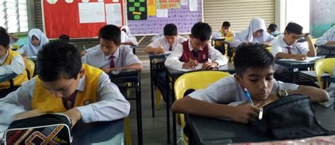 Jadual waktu peperiksaan ujian pencapaian sekolah rendah 2018 2018 © hak cipta kerajaan malaysia lembaga peperiksaan kementerian 3. Contoh Soalan UPSR 2017 | Matematik Bahasa Melayu Inggeris