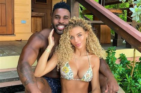 Celebrity Nfl Wives And Girlfriends Who Outshine Their Hubby