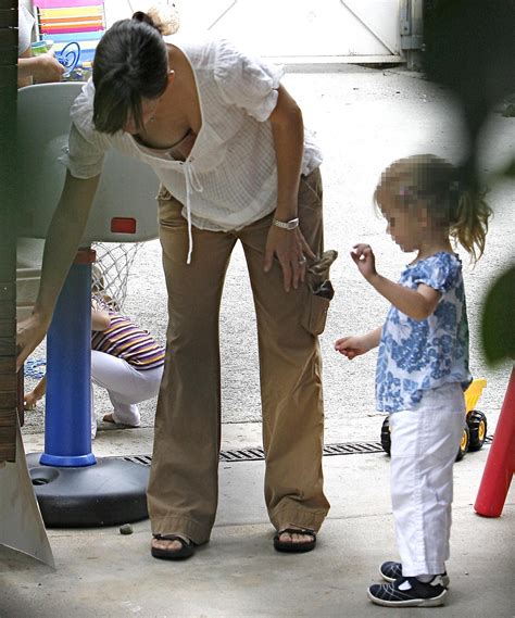 Jennifer Garner Downblouse And Her Daughter Violet Playing At A