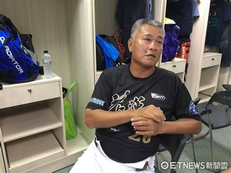 1 day ago · 「王光輝」三個字，從1980年代開始，就已經與台灣的棒球界劃上等號，他是1981年第1屆iba世界青棒賽的中華隊成員之一，大學畢業進入陸光棒球隊後，就入選中華成棒代表隊，成為國家隊常客，不過真正讓他發光發熱，要從1988年加入兄弟飯店棒球隊開始。 參加公益全壘打大賽 王光輝笑：比肚子誰大好了 | ETtoday運動雲 | ETtoday新聞雲