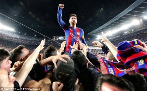 Lionel Messi Mobbed By Barcelona Fans Daily Mail Online