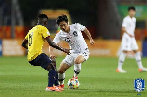 제주월드컵경기장에서 펼쳐지는 한국 가나 축구 중계 방송은 1차전은 6월 12일 토요일 저녁 7시에 진행을 하구요. 한국 축구 역사 새로 써진 날, 이강인도 역사로 우뚝 - 노컷뉴스