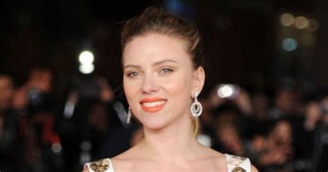 Scarlett Johansson Wears A God And Goddess Print Mini E News