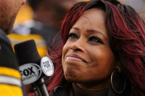 Pam Oliver Back As Nfl Sideline Reporter For Fox For Two Seasons After