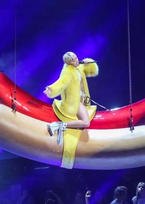 Miley Cyrus Bangerz Tour In Washington Gotceleb