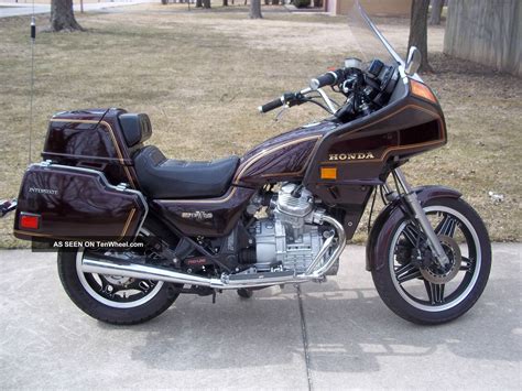 With all the accessories and baggage on the silverwing, it will be a bit heavy. 1982 Honda Gl500 Interstate