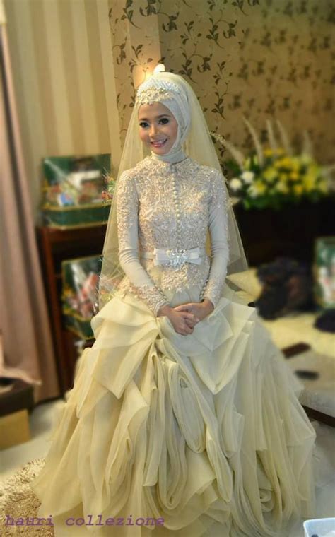 Sang mempelai wanita sendiri, citra kirana, tampil cantik berbusana pengantin sunda dalam balutan kebaya lace warna putih dengan train panjang menyapu lantai. Kumpulan Foto Model Baju Pengantin Islami Terbaru - Trend ...