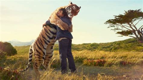 10 Unbelievable Bonds Between Humans And Wild Animals Animal Photo