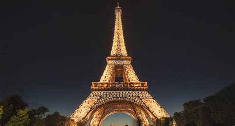 Fotografiar La Torre Eiffel De Noche Está Prohibido National