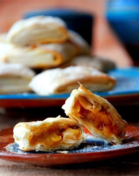 En el programa de canal cocina cocina marroquí haremos un sugerente recorrido por la cocina tradicional de marruecos, de la mano de la chef najat kaanache. Briouats de Tfaha con compota otoñal | Cocina marroquí ...