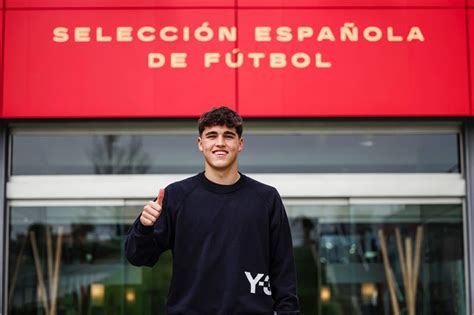 Pau Cubarsí and Lamine Yamal gathered with the Spanish national team