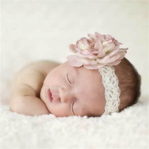 Perfekt für deinen sommerlichen auftritt. cutie pie with a lace rose headband | Rose headband ...