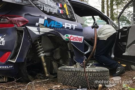 Sebastien ogier crashes hard on stage 10 whilst on a brilliant drive in his skoda fabia s2000 in the monte carlo rally. Accident coûteux pour Ogier