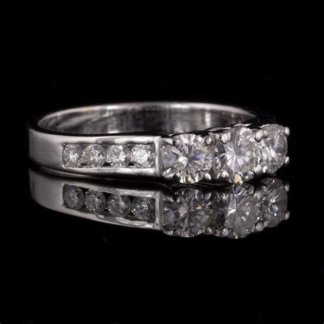Pre Owned 18k White Gold Diamond Ring