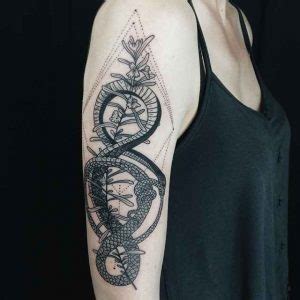 Rise of the lycans / underworld: 30 erstaunliche Ouroboros Tattoo Designs mit Bedeutungen ...