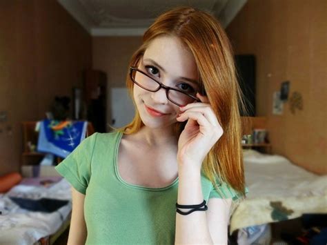 俄罗斯萌妹lina私人照合集 新浪游戏 手机新浪网