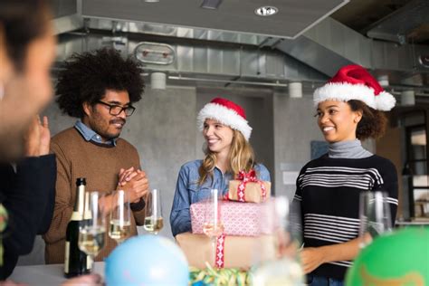 We have lots of gift ideas for office staff for you to choose. 11 Gift Ideas Perfect for Co-Workers, Employees or the ...