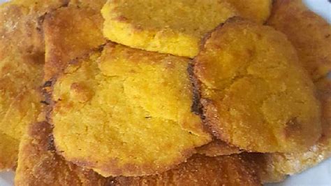 In una padella cuocete la zucca tagliata a pezzetti con poca acqua e sale, quando sarà morbida. Polpette di zucca e patate - Ricette Bimby
