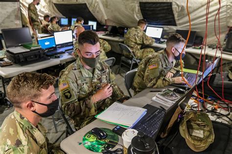 101st Airborne Division Soldiers Conduct Round The Clock Intelligence