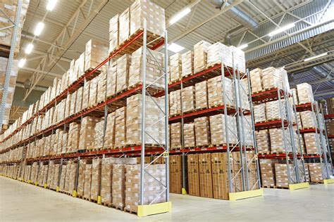 What Are The Differences Between Warehouses And Distribution Centers