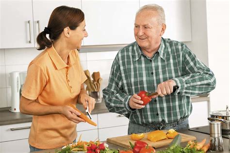 Aide à Domicile Pour La Préparation Des Repas Des Personnes âgées