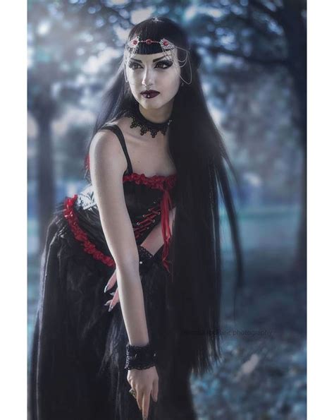 Model Jovana Mitrovic Gothische Schönheit Gothik Gothic