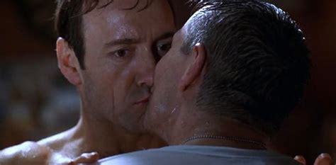 He finally found his freedom while the others were still locked up in their own dark place. Classique : American Beauty | American beauty, Kevin ...