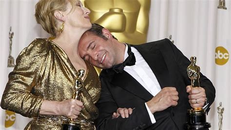 Jean dujardin signed 8x10 photo autograph the artist w/dog jack gv665152. Oscars 2012: Die Gewinner