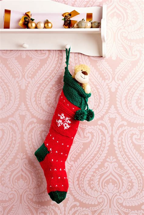Easy and free crochet christmas patterns. Easy Christmas Stocking | Christmas stocking and ...