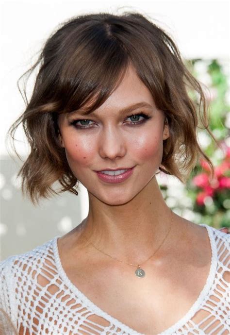 La coupe carré plongeant style long pour les femmes modernes  ARCHZINE.FR