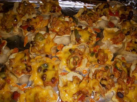 Protein loaded nachos are delicious mexican crisps (or tortillas chips) served alongside today, we offer you a homemade and healthy easy recipe to prepare with delicious nachos and minced meat. Menu In Motion: Healthy Loaded Nachos