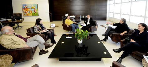 Shop women's clothing, shoes, handbags, and accessories designed for the modern. Prefeitura recebe cartas de ministro e prefeito italianos ...