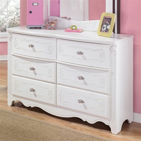 Signature Design By Ashley Exquisite Traditional 6 Drawer Dresser