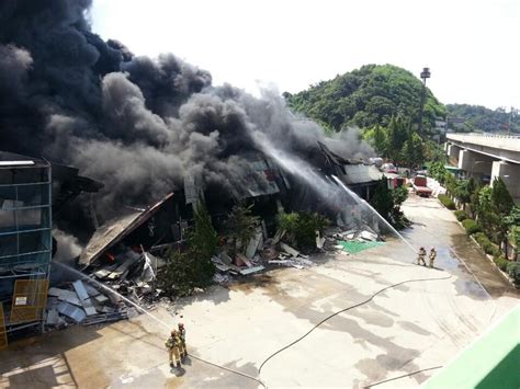 버즈툰은 네이버웹툰 다음웹툰 카카오웹툰 레진코믹스 짬툰 투믹스 탑툰 만화책 미리보기 및 다시보기를 제공합니다. 안산 시화공단 단열재 제조공장서 불…"인명피해 없어"(종합 ...