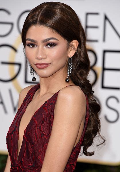 Set The Mood With These Gorgeous Styles Zendaya Makeup Zendaya