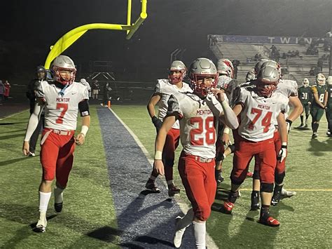 Mentor Football Comes Away With 42 21 Win Over Medina In Regional