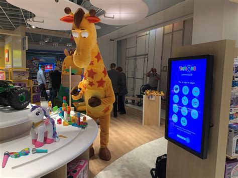 Toys R Us Is Back Heres A Look Inside Its First New Store Cnbc