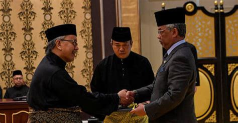 Bypassing many other senior judges, tan sri dato' zaki was the first lawyer appointed directly to the. Agong presents instrument of appointment to new Chief ...