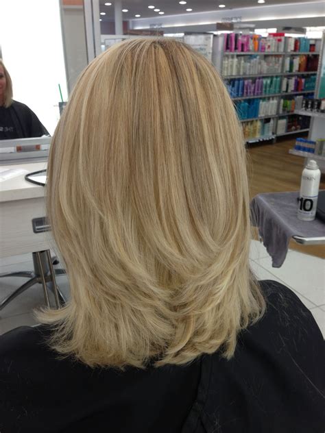 Highlights are added to the hair using lightener, color, and or direct hair dyes. Blonde highlights with a few lowlights | Hair styles ...