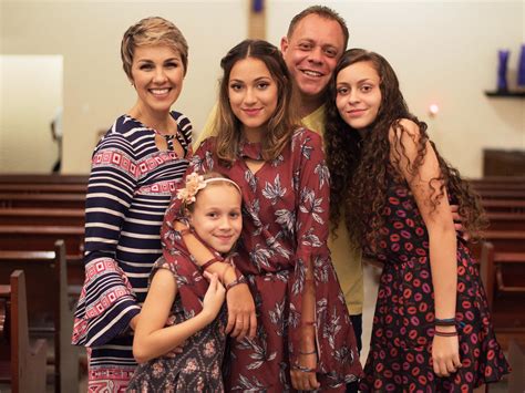 Levando uma vida tranquila ao lado das pessoas que ama. Quais são as prioridades para uma família ser santa?