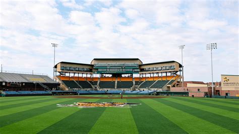 Top 15 College Baseball Facilities Slamstox