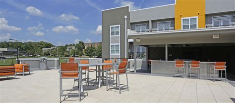 A 1 bedroom apartment on average costs $1,120 and ranges from $450 to $2,100. 811 EAST DOWNTOWN APARTMENTS - Knoxville, TN 37915 ...