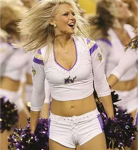 20 Of The Most Hilariously Shocking Cheerleader Wardrobe Malfunctions
