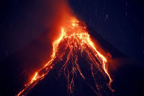 Fotos La Impresionante Y Violenta Erupción Del Monte Mayón